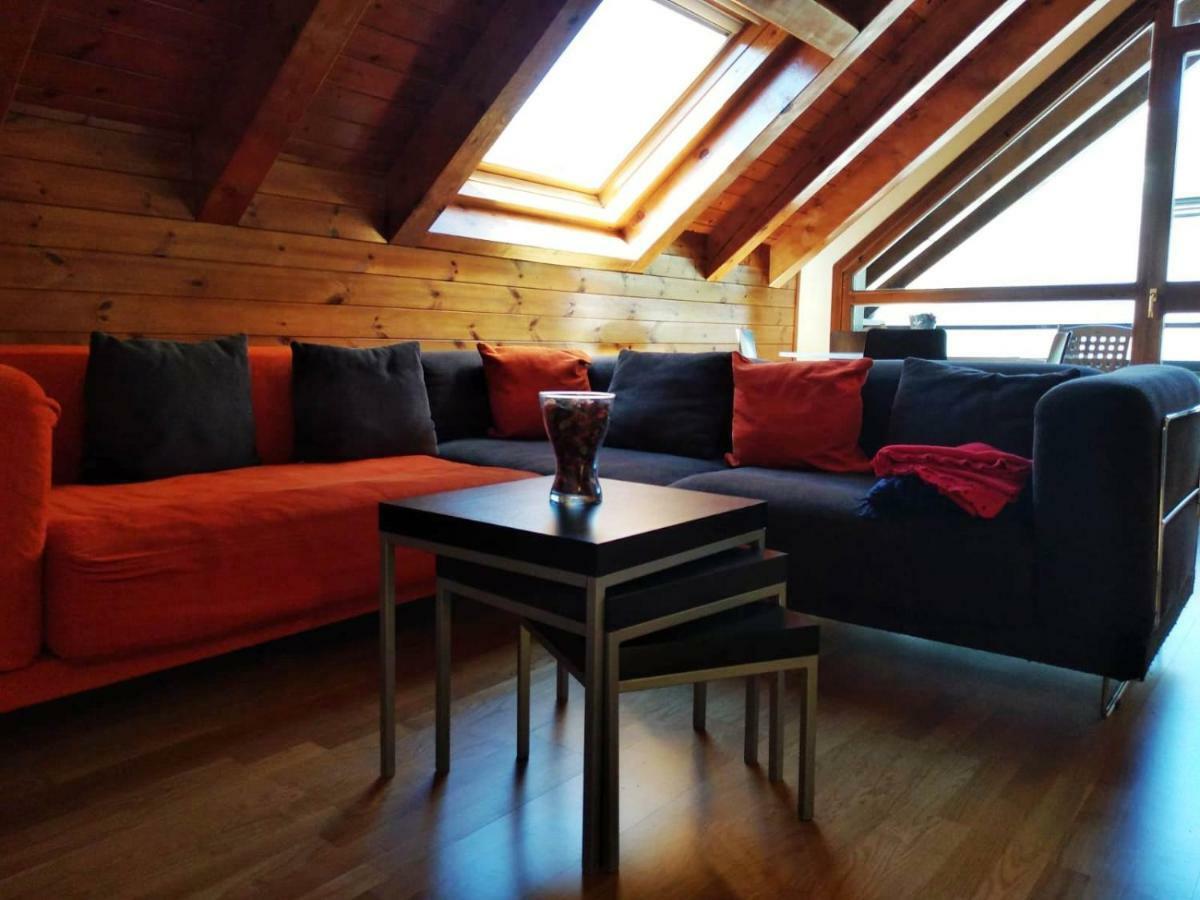 Apartament Duplex Familiar En *